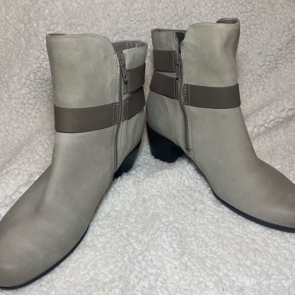 Ecco Women’s Ankle Boots Gray With Heal Size 9 - Picture 3 of 6